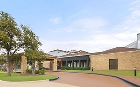 Super 8 By Wyndham Dallas Love Field Airport